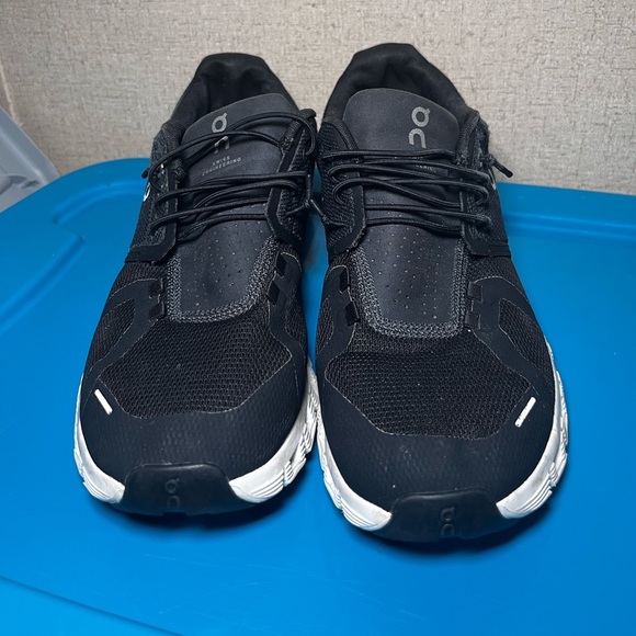 On Running Men's Black and White Athletic Shoes W10 - Picture 3 of 10